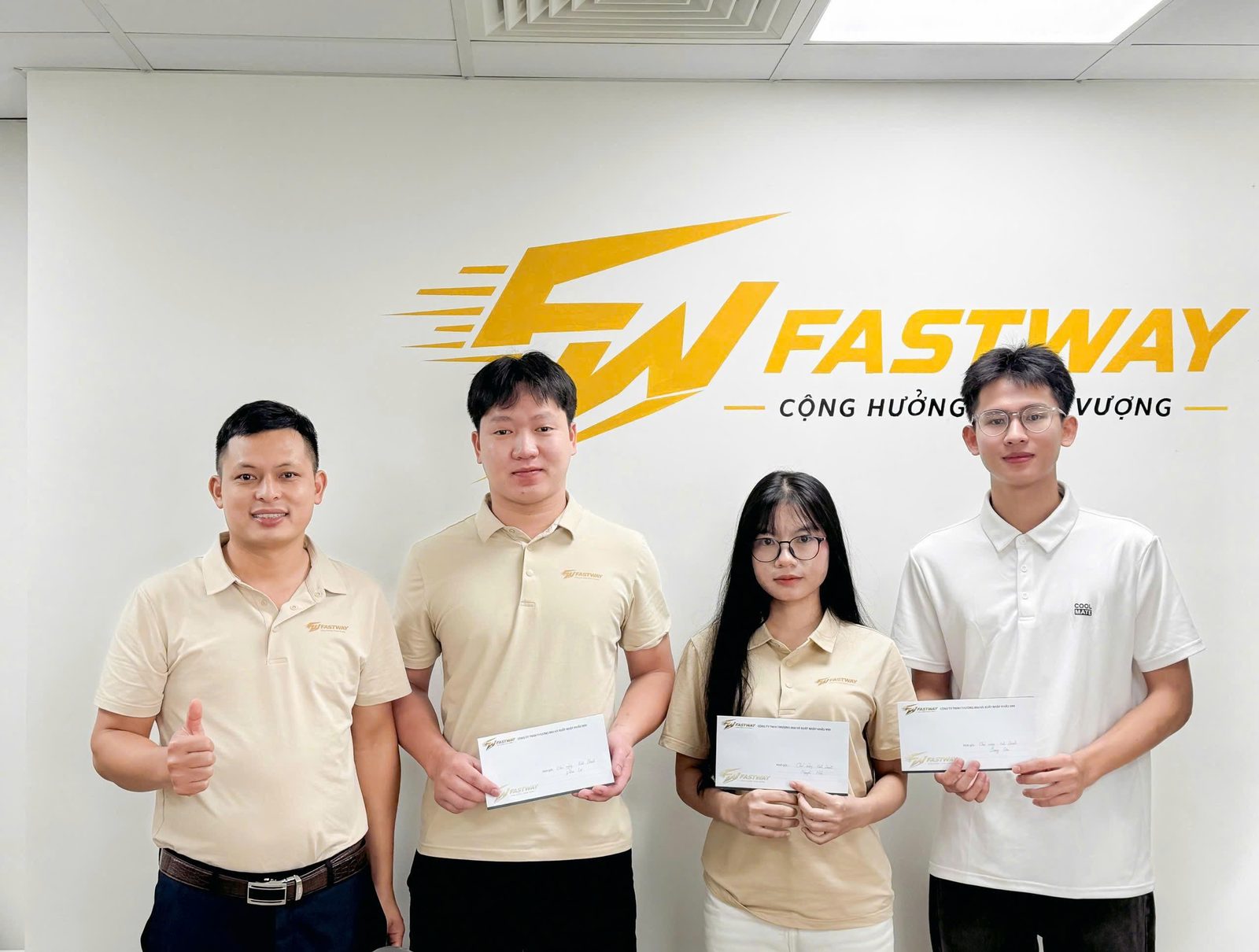 Trao thưởng nhân viên FASTWAY999